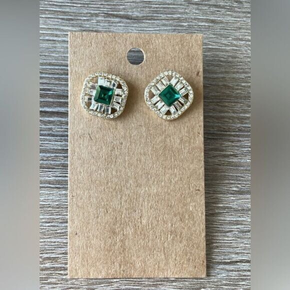 Green crystal stud earrings A199 - Picture 4 of 5